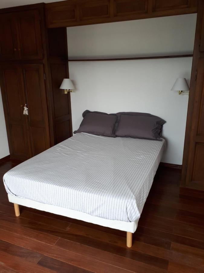 L'Oustaou De L'Estama Bed and Breakfast Rocbaron Buitenkant foto